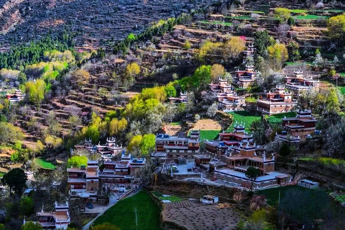 Jiaju Tibetan Village